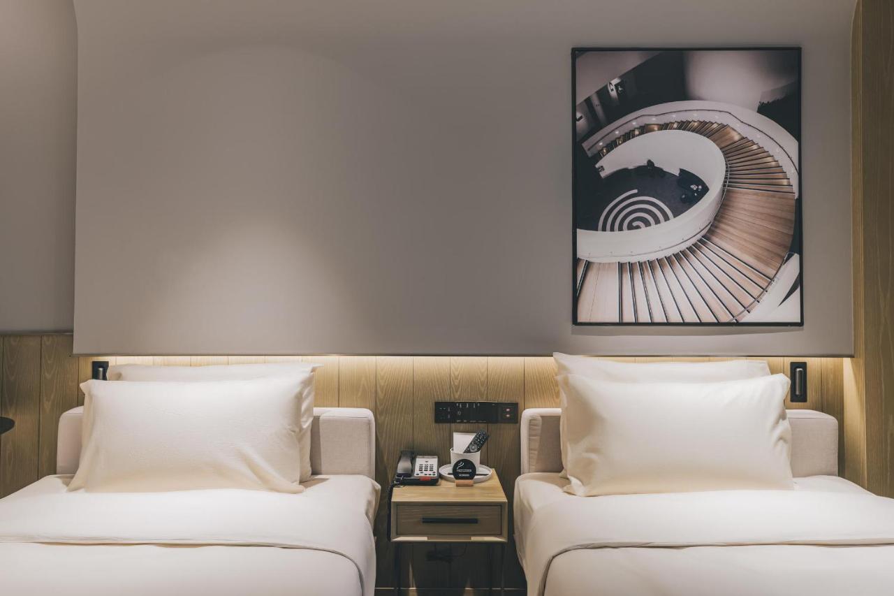 Atour X Hotel The Bund East Nanjing Road Шанхай Екстериор снимка