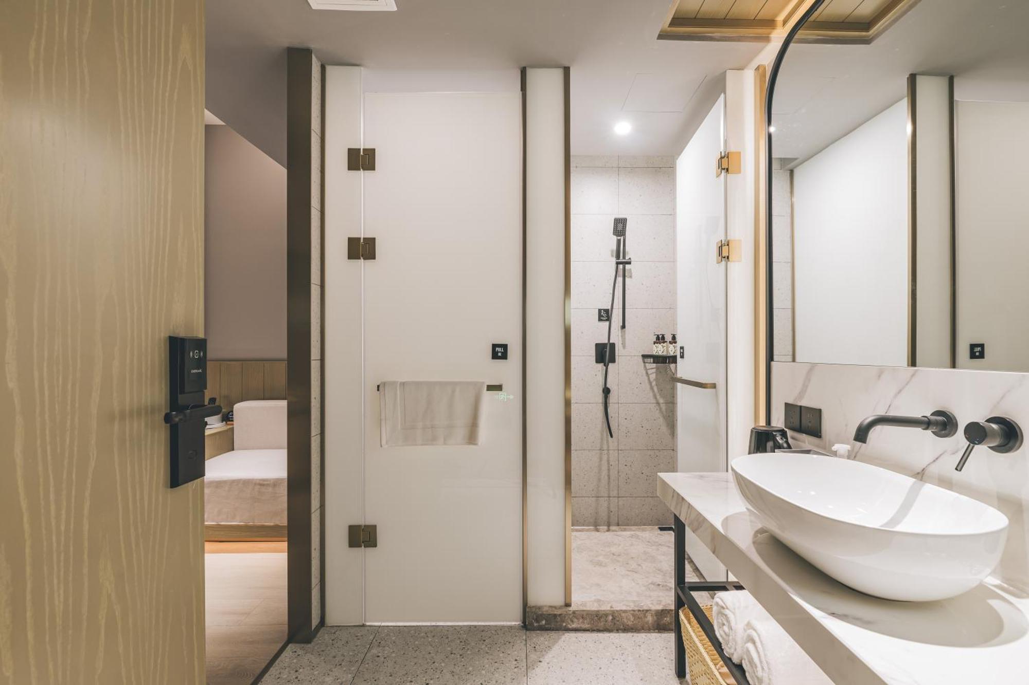 Atour X Hotel The Bund East Nanjing Road Шанхай Екстериор снимка