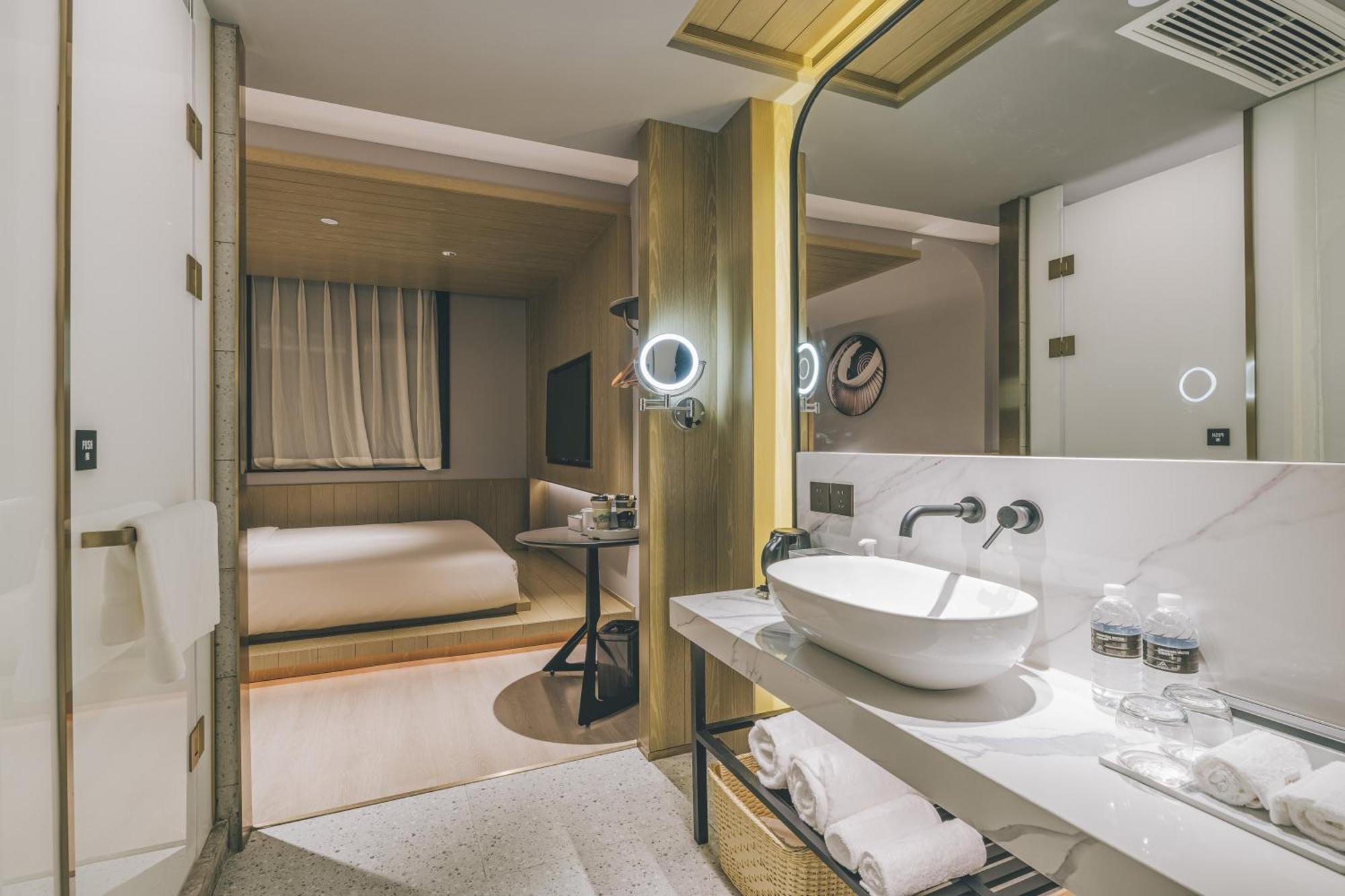 Atour X Hotel The Bund East Nanjing Road Шанхай Екстериор снимка