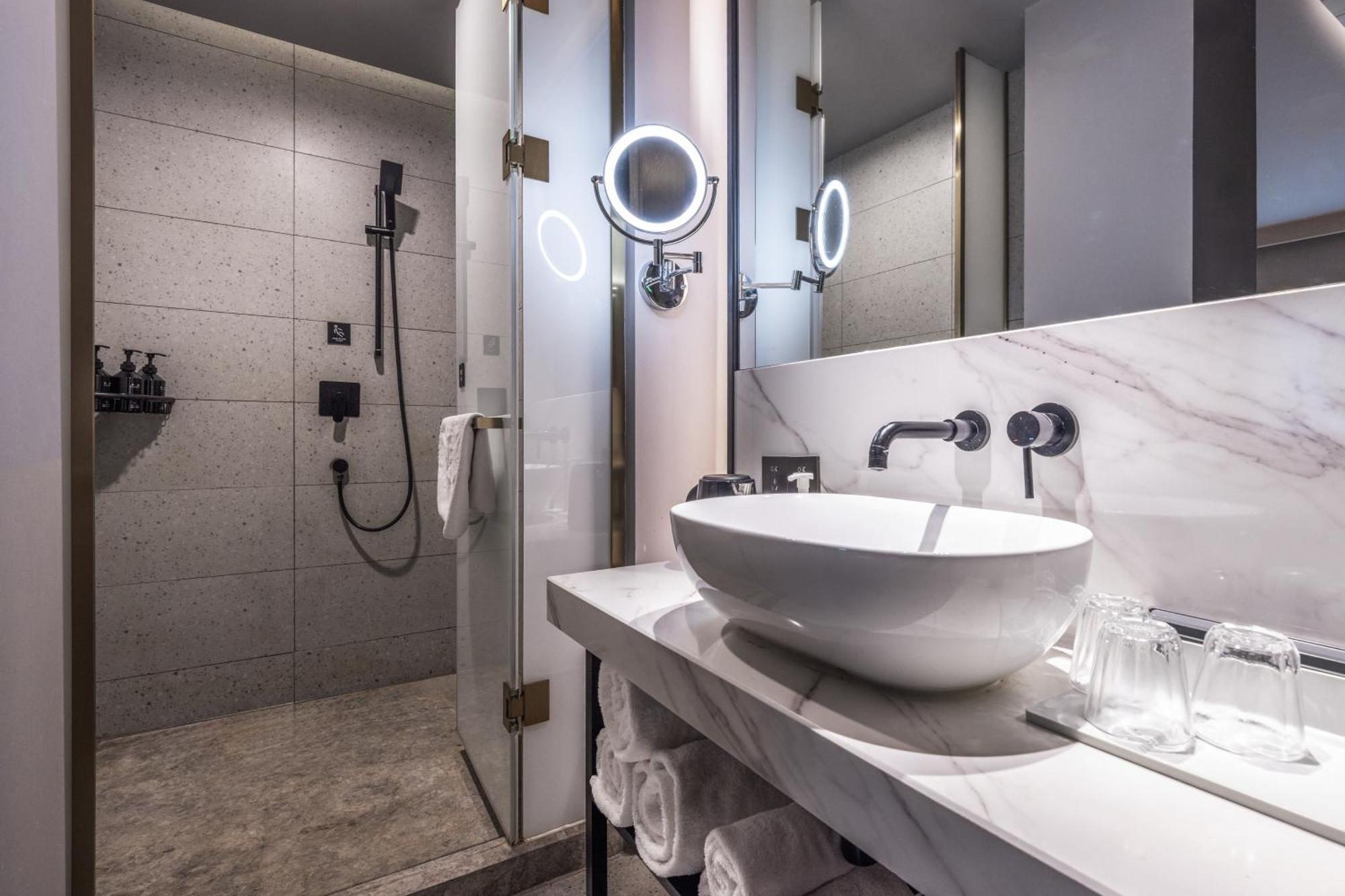 Atour X Hotel The Bund East Nanjing Road Шанхай Екстериор снимка
