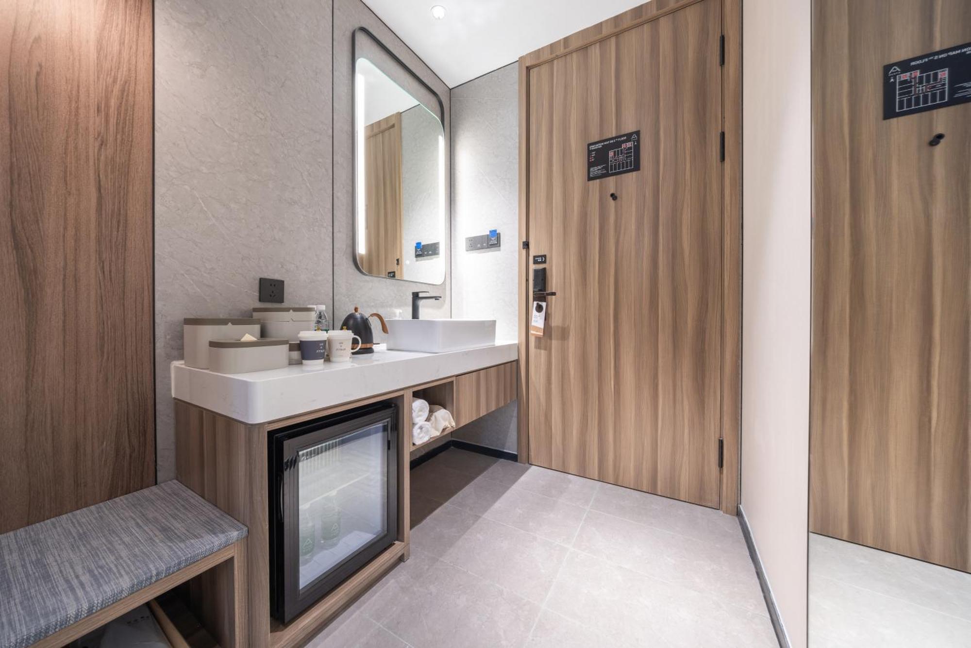 Atour X Hotel The Bund East Nanjing Road Шанхай Екстериор снимка